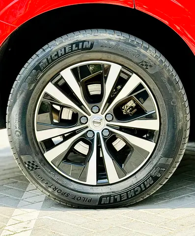 صورة 10 لـ 2023 Volvo XC60