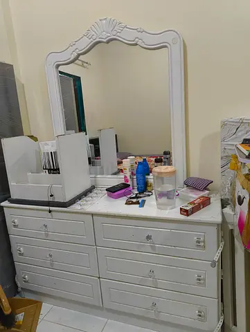 White 6-Drawer Dresser with Large Mirror - Good Condition