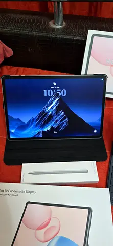 Honor Pad 10 papermatte (boxed) with extra case ,keyboard - new condition including charger and pen