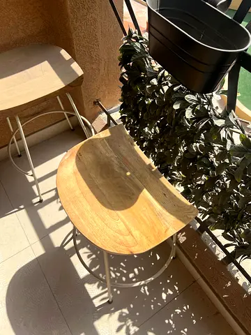 Set of 2 wooden bar stools with metal frame - excellent condition