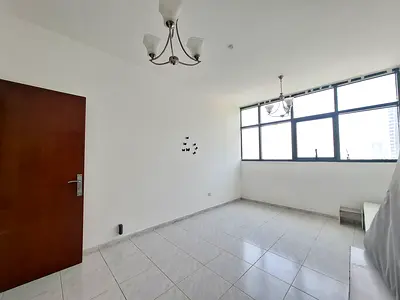 شارع الملك فيصل: بدون تبريد: غرفة نوم واحدة وصالة مغلقة: موقع مميز 📍: مناسب للعائلات