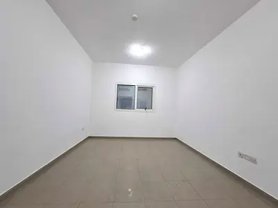مقابل الكورنيش // استوديو فاخر // مع موقف سيارات // تكييف مركزي // موقع مميز 📍 // مبنى عائلي