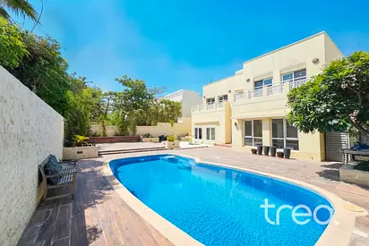 Upgraded | Private pool | Prime location