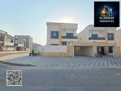 موقع مميز جداً على شارع الحليو الرئيسي – فرصة ذهبية لامتلاك فيلا فاخرة بتصميم عصري وتشطيبات راقية. تقع الفيلا في موقع استراتيجي يجمع بين الهدوء وسهولة