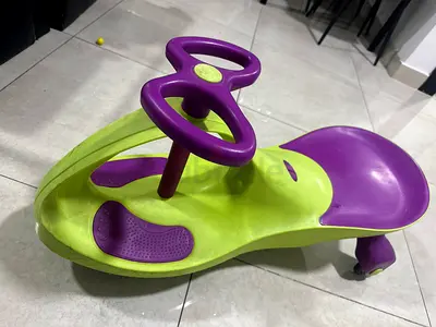 Green & purple wiggle ride-on car for toddlers - good condition