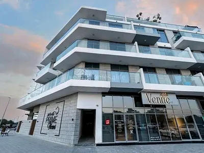 Vacant | pool views | large layout | Furnished