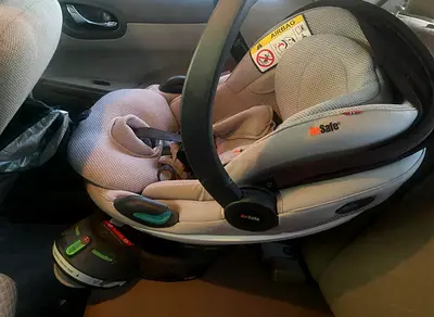 Besafe beyond isize car seat with rotating base