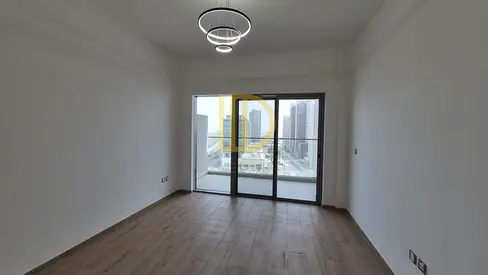 Beautiful Studio with Balcony &amp; Parking |Opp to Metro
