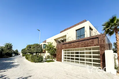 Vacant now | Corner Plot | Single Row