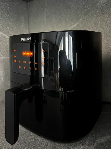 Philips Essential Airfryer with Digital Display