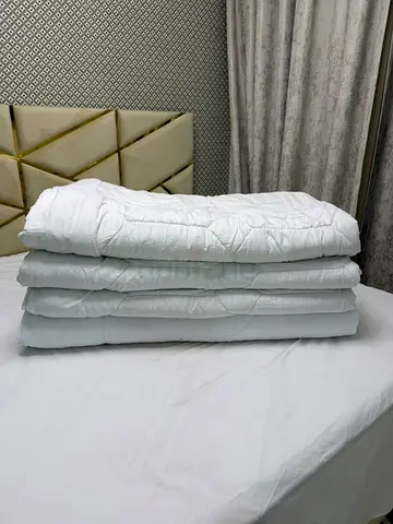 Used white king-size duvet / comforter - Flawless Condition Like Brand New