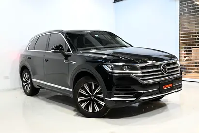 2023 Volkswagen Touareg Atmosphere, 8/2028 Ali and Sons Warranty, Ali and Sons Service History, GCC