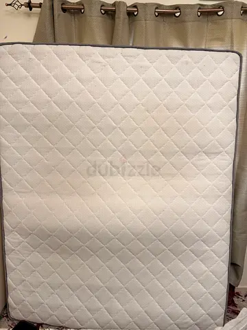 Queen size Mattress - Clean White Quilted (Good Condition)
