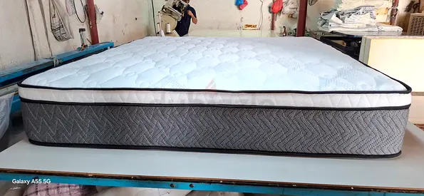Queen-size pocket spring mattress - barely used, firm comfort..