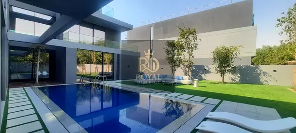 Exclusive End-Unit Signature | 6 BEDROOMS Villa with Private Pool & Elevator | LUXURIOUS FINISHING