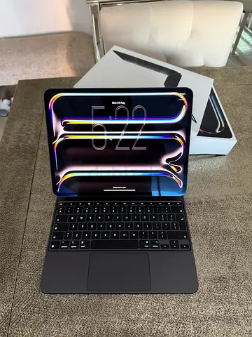 iPad Pro M5 13 inch 256GB 18GB WiFi Magic Keyboard UAE VERSION