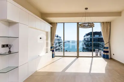 Top Floor | Vacant | Bright Spacious Layout