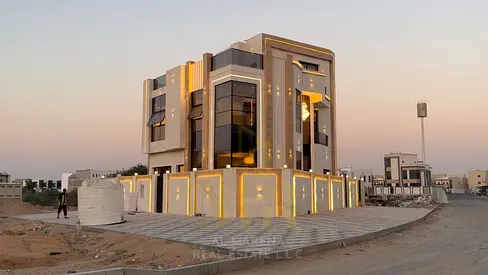 🏡 فيلا كورنر فاخرة للبيع في الحليو 1 – عجمان | على الشارع الرئيسي | 5 غرف ماستر | شامل الرسوم