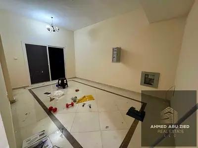 غرفة نوم رئيسية واحدة - شرفة بإطلالة مفتوحة - مساحة واسعة - مبنى عائلي - مطبخ واسع - تشطيبات فاخرة للغاية - قريب من جميع الخدمات