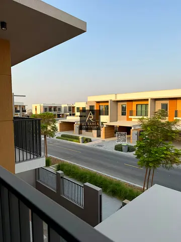 فيلا للبيع بمجتمع ازهي رفاهيه وخصوصيه فالسكن فيلا 5 غرف+صاله +مجلس+ 7 حمام + غرفه خادمه + خدمات ممتازه جيم + مسبح+ ملاعب+ساونا+ جاكوزي