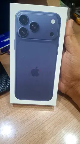 Apple iPhone 17 Pro Max Blue Box Non active
