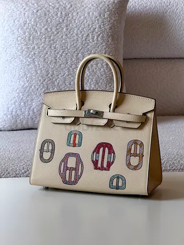 Beige leather top-handle handbag with decorative print (small/mini)