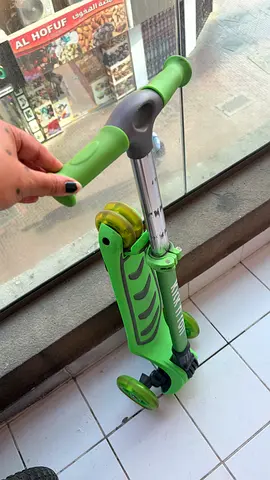 Green three-wheel kids scooter, foldable, good condition