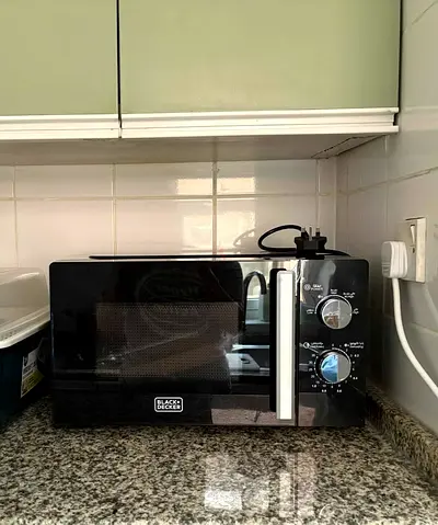 Black+Decker Microwave Oven, 20L, 700W, 5 Power Levels - BRAND NEW, NEVER USED