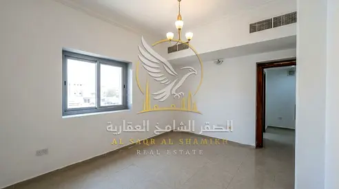 استوديو للإيجار السنوي في البوطينة الشارقة مطبخ منفصل خزائن تكييف مركزي