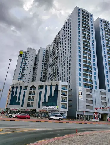 With a private park / Ajman center / leased annually with an excellent return / strategic location