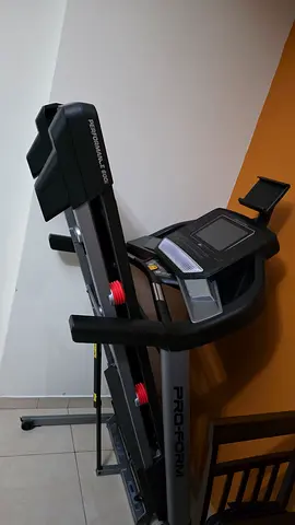Pro-Form Performance 600i Treadmill in Good Working Condition (under warranty).