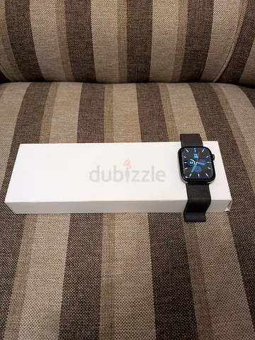 Apple Watch Series 9 45mm Stainless Steel with Milanese loop (WiFi & Cellular)