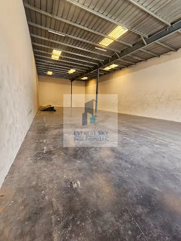 4000 sqft warehouse in prime location for URGENT LEASE !!