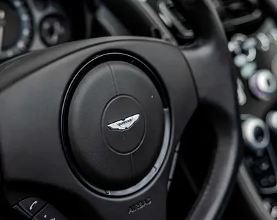 صورة 8 لـ 2019 Aston Martin DB9