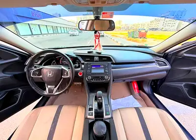 2020 Honda CIVIC — фото 4