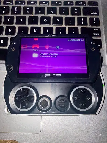 Psp go, good condition (with charger)