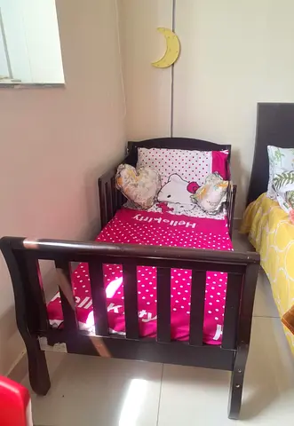Wooden Baby Crib / Toddler Bed in Good Condition