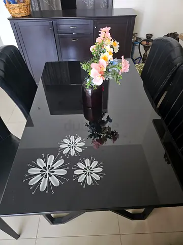 4 sitter dining table with glass top