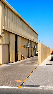 Industrial warehouse consisting of 6 warehouses, freehold ownership with a competitive return.