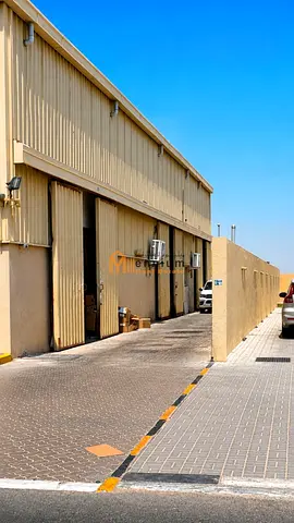 مستودع صناعي مكون من 6 مستودعات تملك حر بعائد مميز