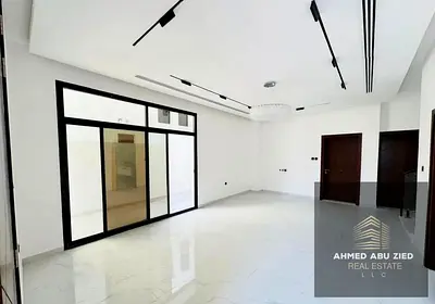 A golden opportunity: a spacious and beautiful luxury three-story villa for annual rent in Al Amra, Ajman. Ready for immediate occupancy and distingui