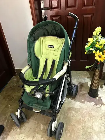 Lightweight green single baby stroller - good condition Brand - Peg Perego . Made In Italy
