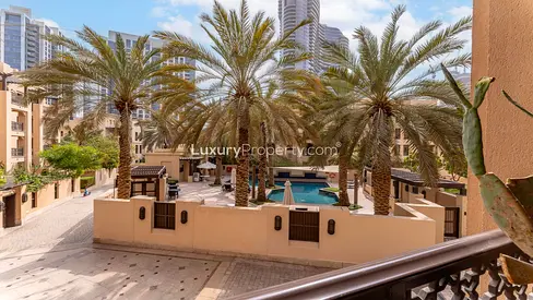 Garden Views | Corner Unit | The Heart Of Old Town