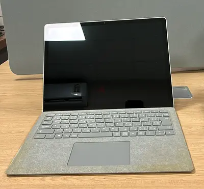 Microsoft Surface Laptop 2  8/128
