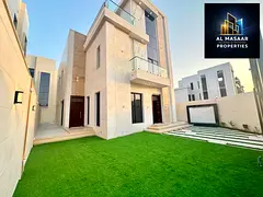 6 corner rooms, custom finishing, close to all services, registration fees included