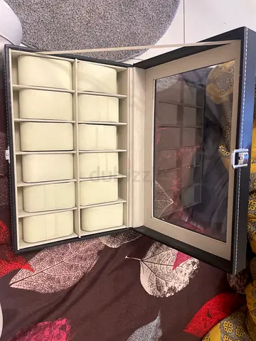 Leather watch storage box - 12 slots with glass lid