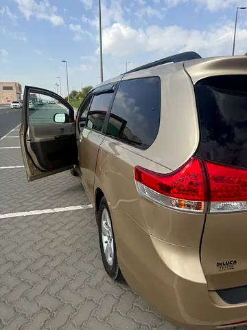 صورة 7 لـ 2011 Toyota SIENNA