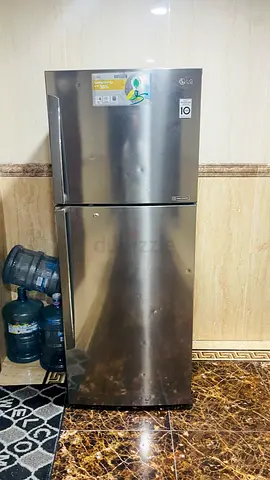 2 door large fridge (need to repair)