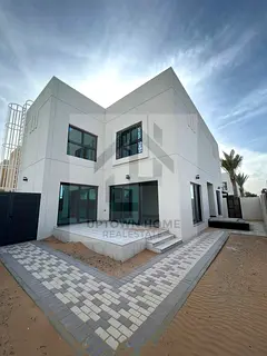 4 bed/ ready to move/new /Corner