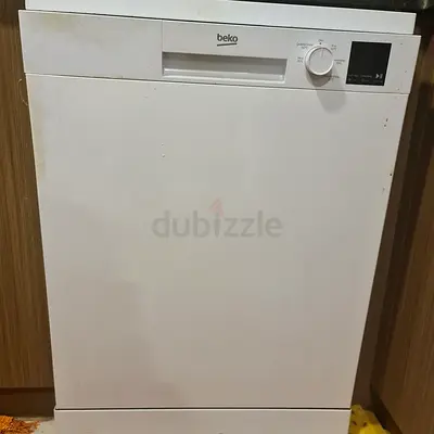 Beko freestanding dishwasher - Fully working condition - Less than a year old
